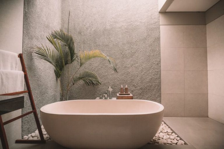 Celebrity Luxury B&B - white ceramic bathtub