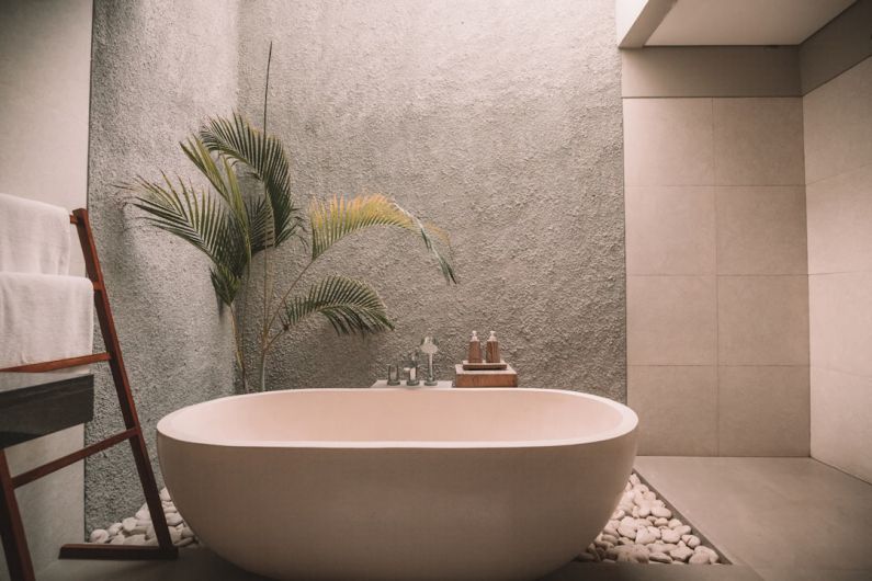 Celebrity Luxury B&B - white ceramic bathtub
