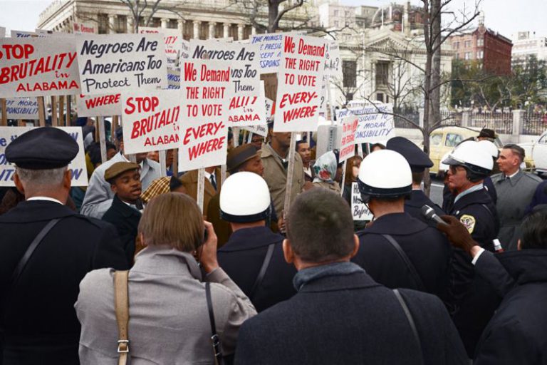 Budget USA B&B - African American demonstrators outside the White House, with signs demanding the right to vote and protesting police brutality against civil rights demonstrators in Selma, Alabama